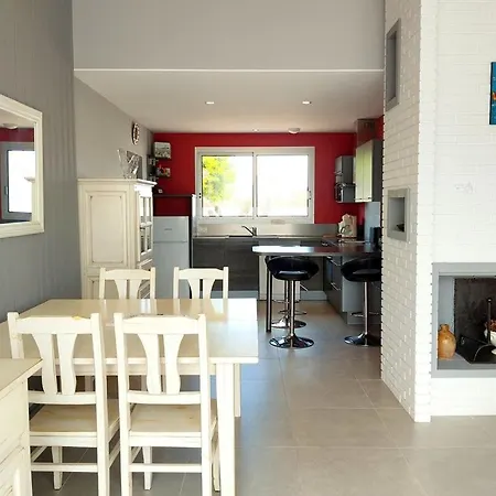빌라 La Jolie Maison Des Bussoleries *
